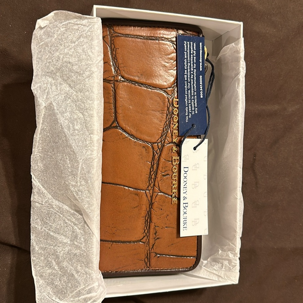 Dooney & Bourke wallet. Leather brown  material.